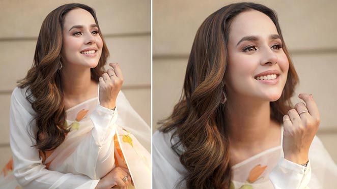 Sunanda Sharma Stole Our Hearts In Saree, Looks Breathtaking Gorgeous In Floral Print