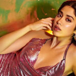 Janhvi Kapoor Breaks Hotness Bars In Latest Pictures!