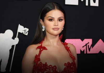 What Is Selena Gomez's Net Worth? Singer To Enter The Billionaire's Club Soon!
