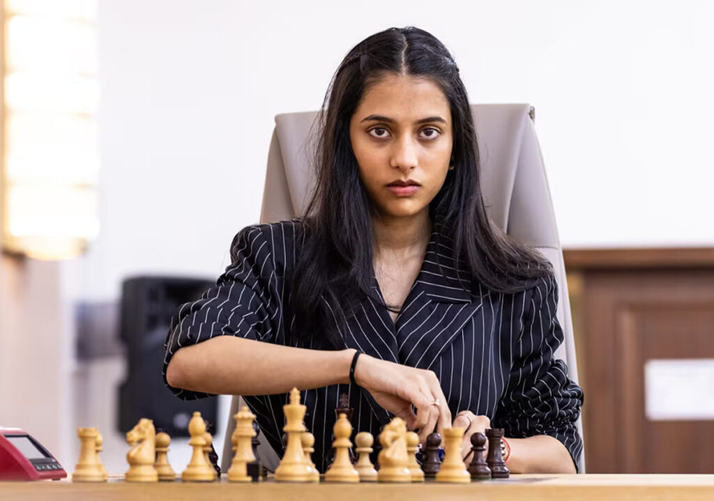 दिव्या देशमुख शतरंज ग्रैंडमास्टर ने फाइड फाइनल में कोनरू हंपी को हराने के बाद 19 पर खिताब जीता