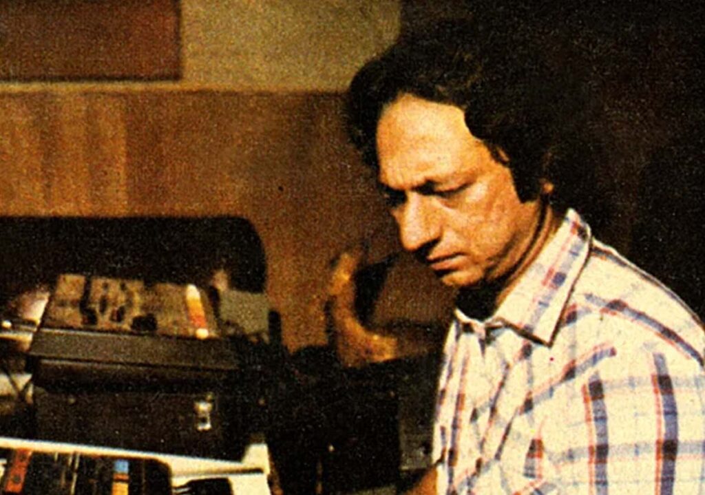 सिख संगीतकार चरनजीत सिंह ने सिंथेसाइज़र, एसिड हाउस म्यूजिक ओरिजिन 1982 मुंबई की भूमिका निभाई