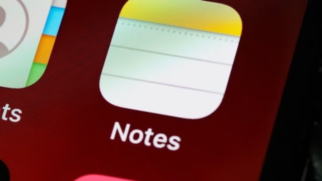 Shared iPhone Notes app showing secret messages; iPhone Notes cheating via hidden Note collaboration.