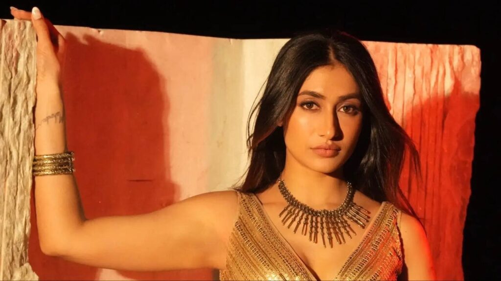 बिग बॉस 19 प्रतियोगी पुरब झा, अपूर्व मुखीजा, श्री फैसू 2025 लॉन्च से पहले मीडिया के लिए पोज़िंग