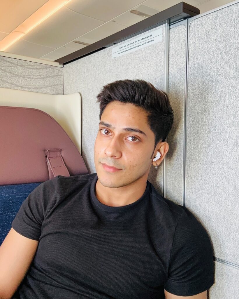 बिग बॉस 19 प्रतियोगी पुरब झा, अपूर्व मुखीजा, श्री फैसू 2025 लॉन्च से पहले मीडिया के लिए पोज़िंग