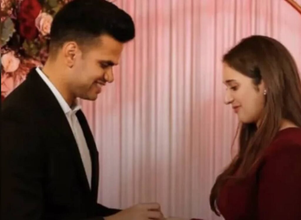 Saaniya Chandok with Arjun Tendulkar during engagement, who is Saaniya Chandok in Mumbai event