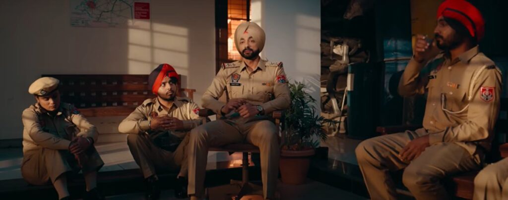 नीरू बाजवा और तानिया फाफे कुट्टनियन ट्रेलर में कॉमिक रसायन विज्ञान का प्रदर्शन करते हैं। Phaphey Kuttniyan ट्रेलर ने पंजाबी कॉमेडी ड्रामा में घोटाले के कलाकारों के रूप में नीरू बाजवा और तानिया को उजागर किया।