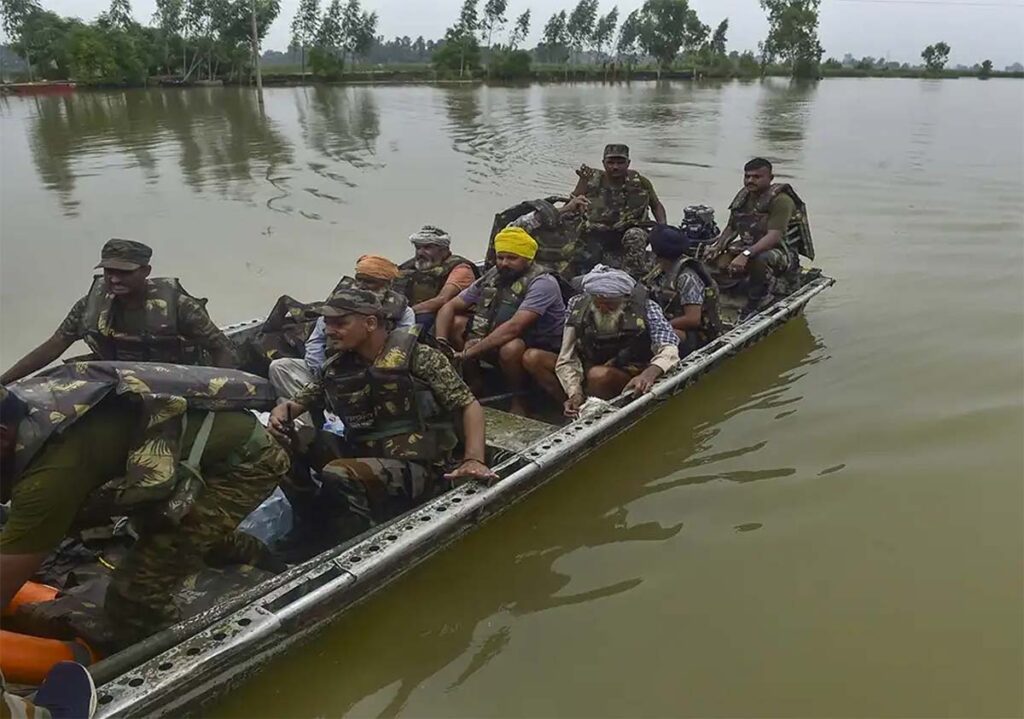 पंजाब सीएम भागवंत मान गांवों में पंजाब बाढ़ राहत संचालन की देखरेख