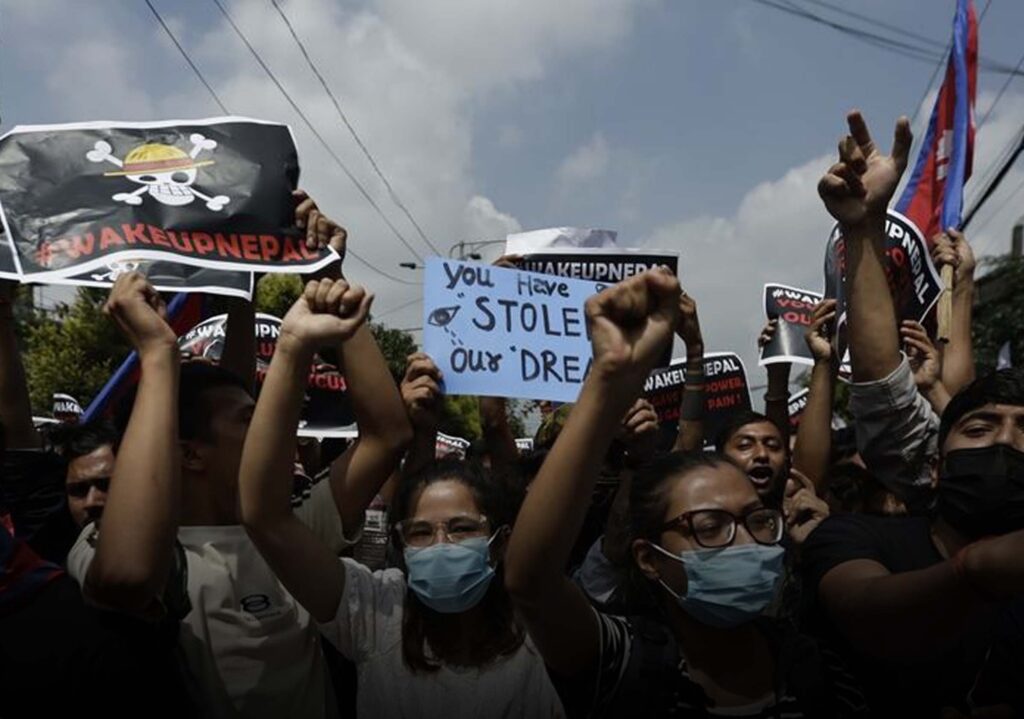 नेपाल के सोशल मीडिया पर प्रतिबंध के बाद विरोध प्रदर्शन घातक होने के बाद उठाया गया 1 नेपाल सोशल मीडिया प्रतिबंध काठमांडू में घातक युवाओं के नेतृत्व वाले विरोध प्रदर्शन के बाद उठाया गया