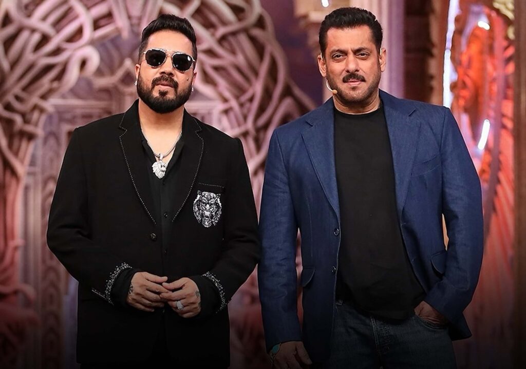 Mika Singh arrives on scooty at Salman Khan’s 60th Birthday