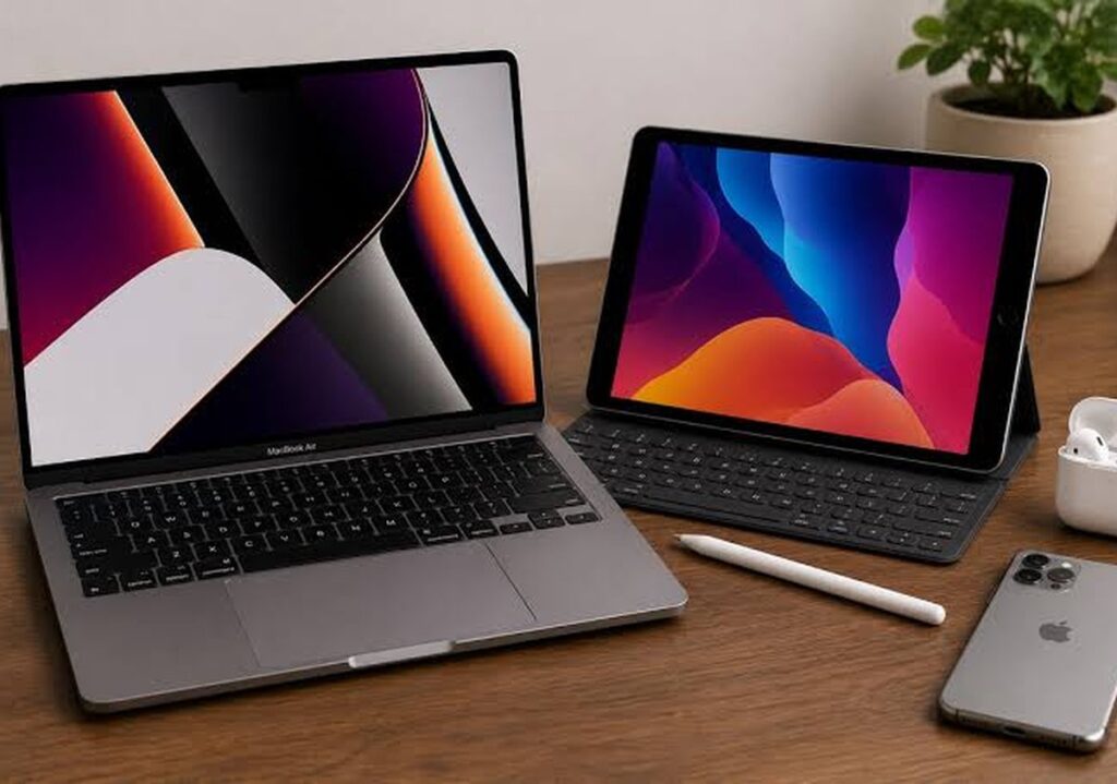 Apple Store displaying MacBooks after Apple MacBook iPad price hike